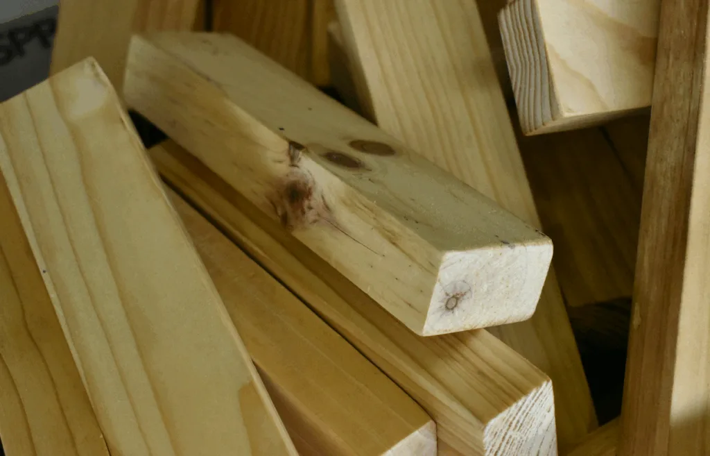 Sortering av rent trevirke innføres på flere gjenvinningsstasjoner Sortering av rent trevirke innføres på flere gjenvinningsstasjoner